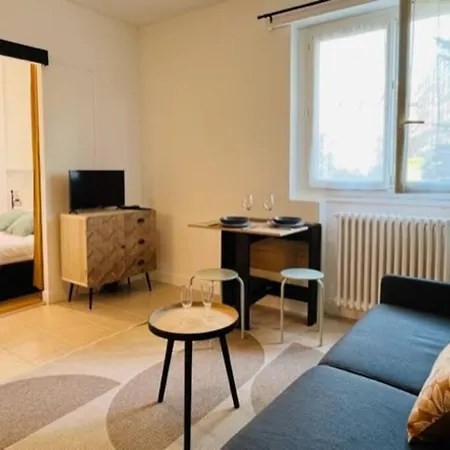 Le Camaieu Yourhosthelper *