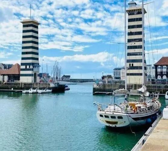 Le Camaieu Yourhosthelper *