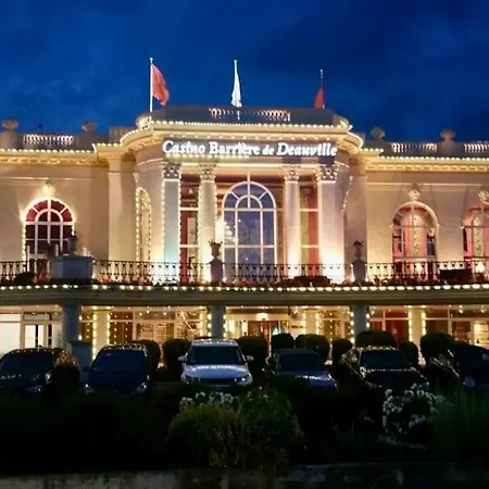 Le Camaieu Yourhosthelper *