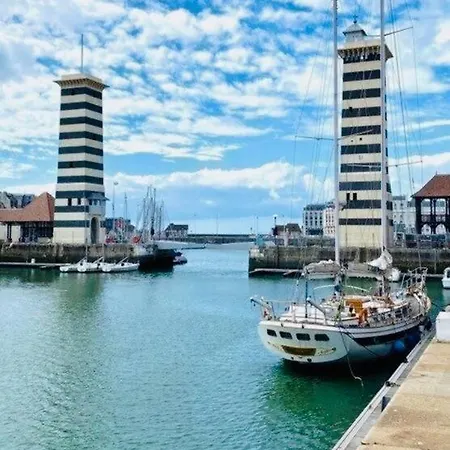 Le Camaieu Yourhosthelper *